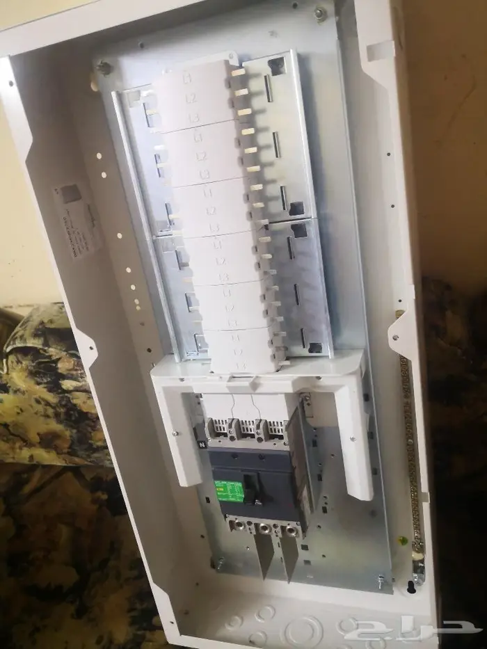 طبلون كهرباء شنايدر - 200 أمبير وعدد 36خط جديد لم يستخدم 10