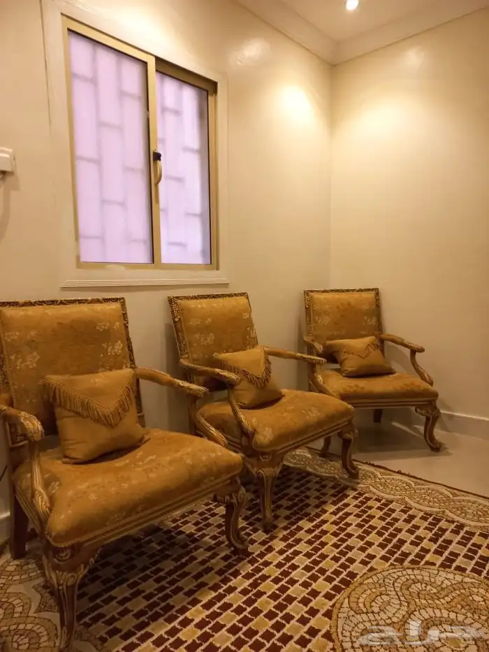 كنب مستخدم نظيف 1