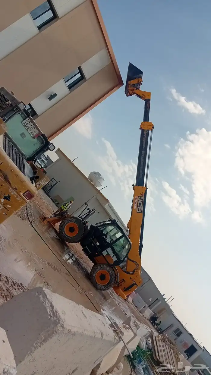 رافعة شوكية و جي سي بي تلسكوبيه بوم للإيجار يومي شهري سنوي 1