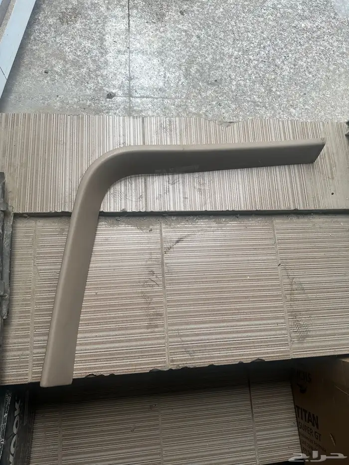 ديكور باب صفاق لون بيج جه وحده جهت النور فقط 0
