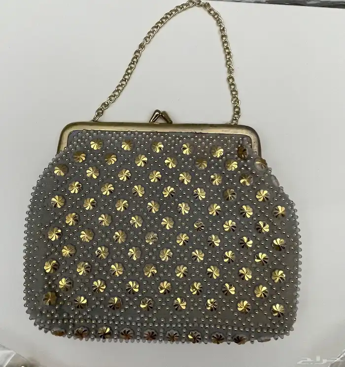 شنطة المجلة. مقتنيات زمان الماضي الجميل 8