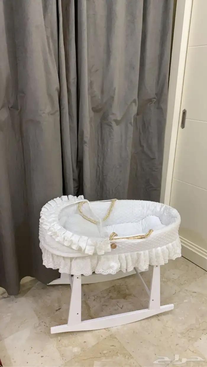 سرير اطفال نظيف جدا واستخدام بسيط جدا 1