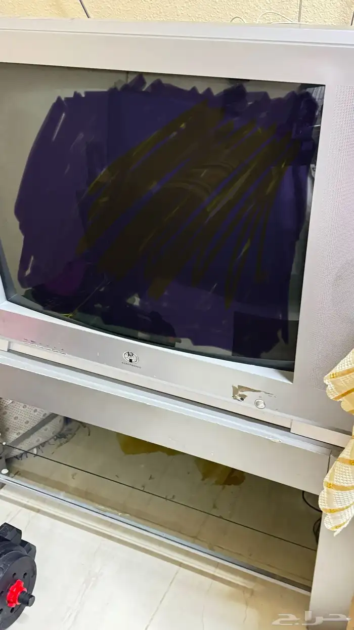 تليفزيون 40 بوصه كبير مع طاولته زجاج حالته ممتازه 0