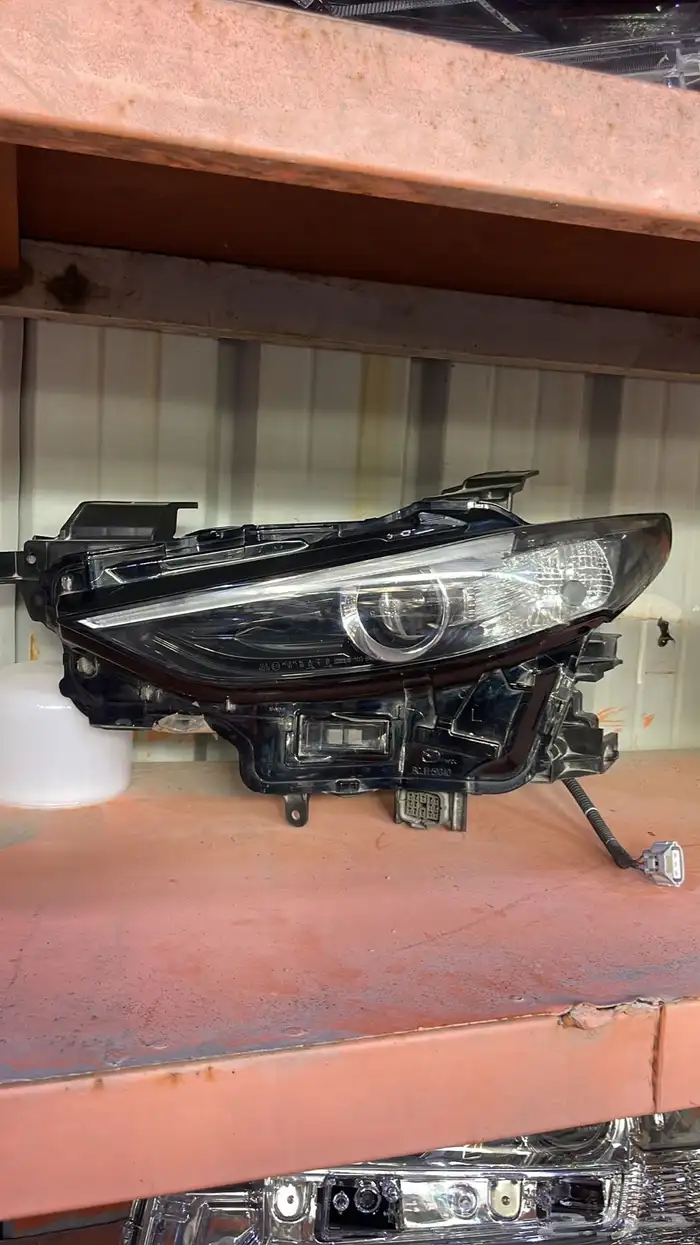 شمعات اماميه مازدا 3 موديل 2023_2024_وكاله 0