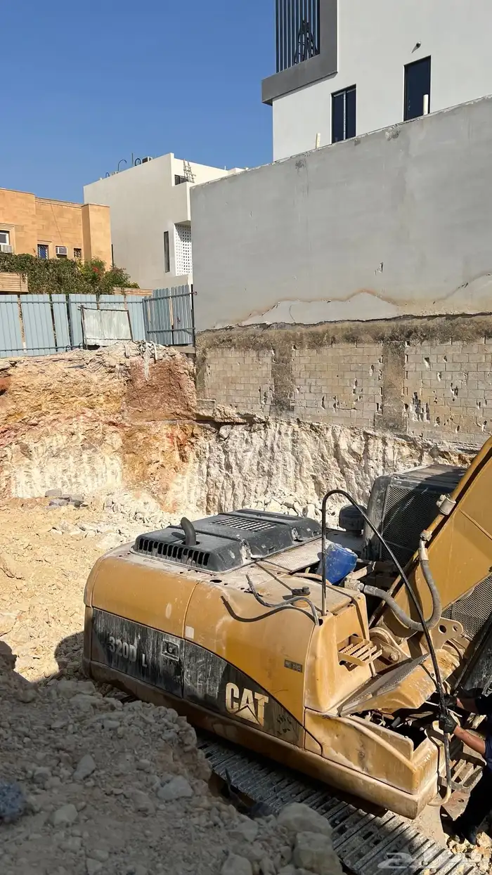 مقاول حفر وترحيل بوكلين 0