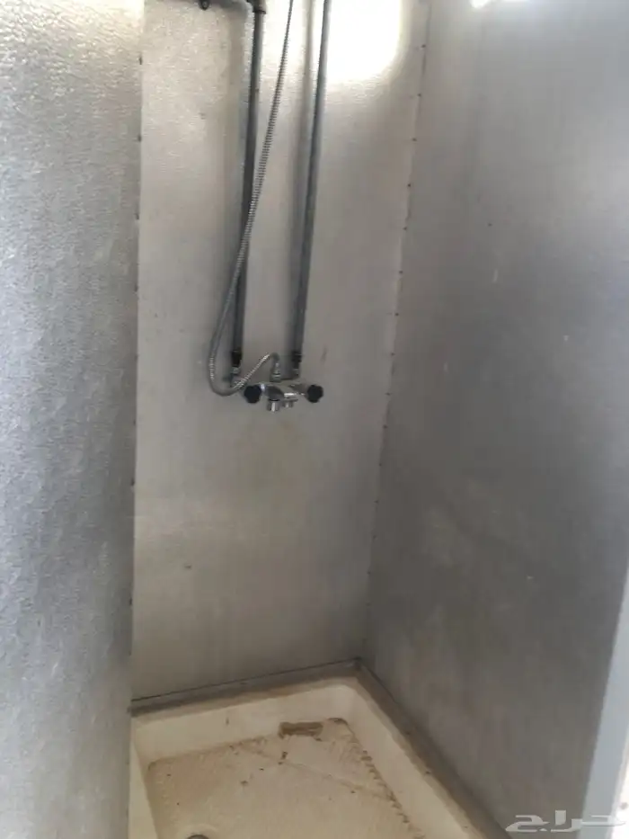 مقطوره دورة مياة مجهزة بالكامل 4