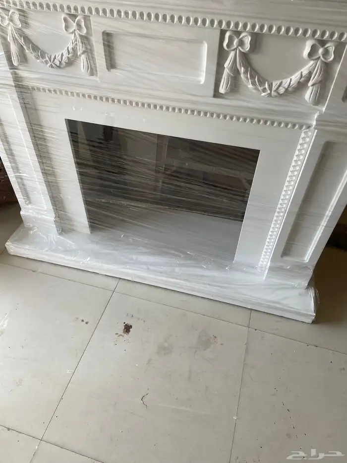 طاولة ديكور دفاية جديدة بتغليف المصنع لم تستخدم 2