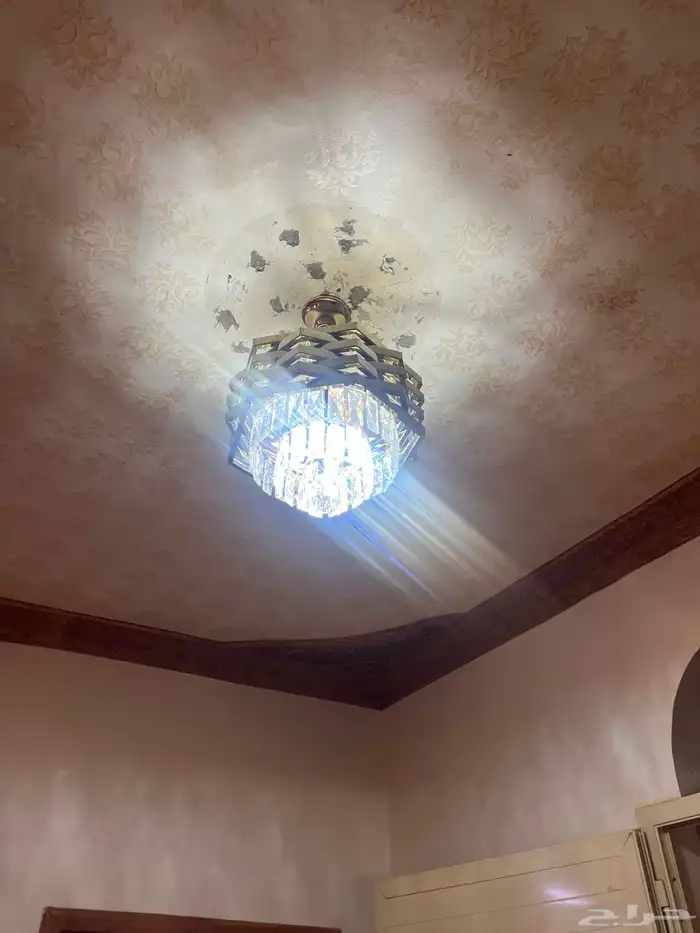 ثريات الحاله شبه جدد لهن اسبوع وقليل تشغيلهن 0