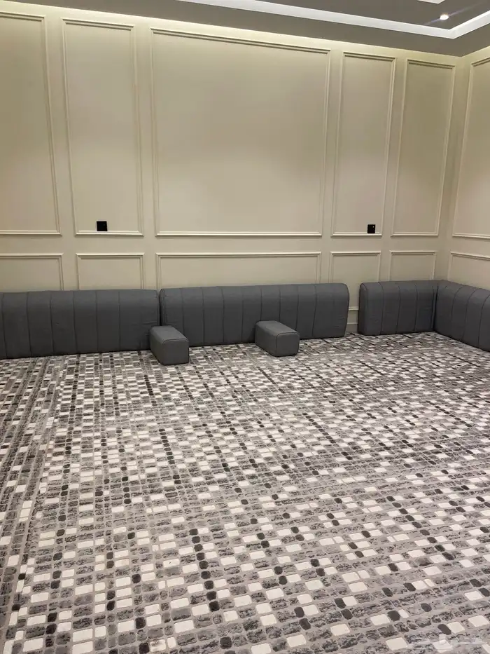 مجلس ظهر نظيف جدا  استخدام قليل 1