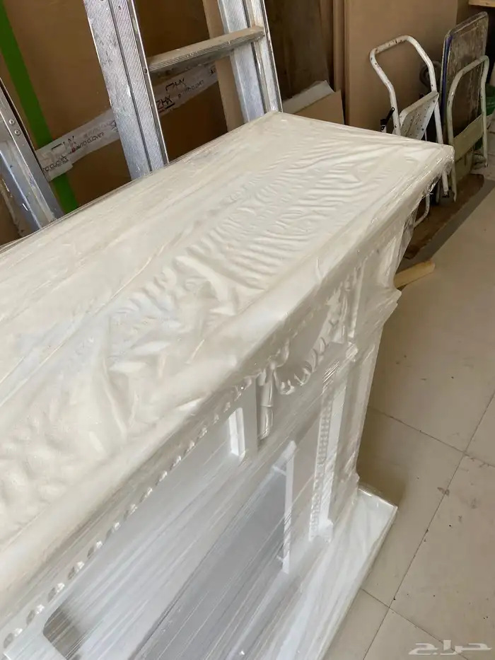 طاولة ديكور دفاية جديدة بتغليف المصنع لم تستخدم 3