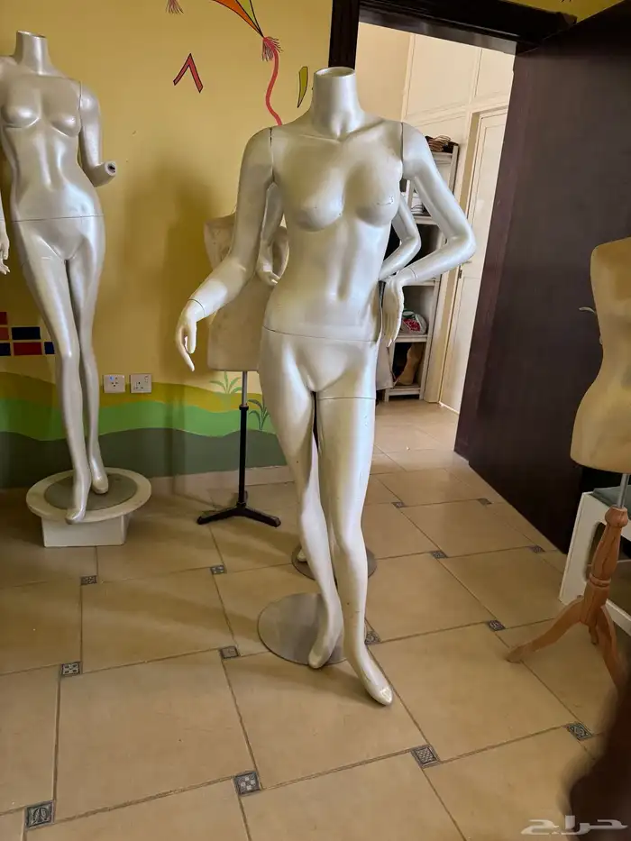 مانيكانات فايبر و حديد للبيع 1