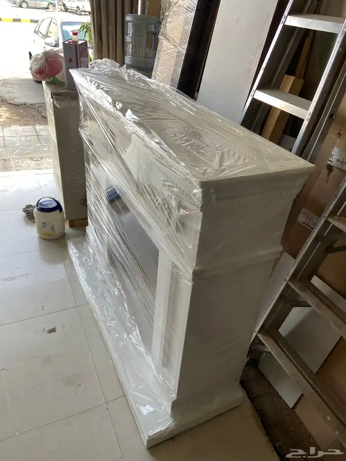 طاولة ديكور دفاية جديدة بتغليف المصنع لم تستخدم 1