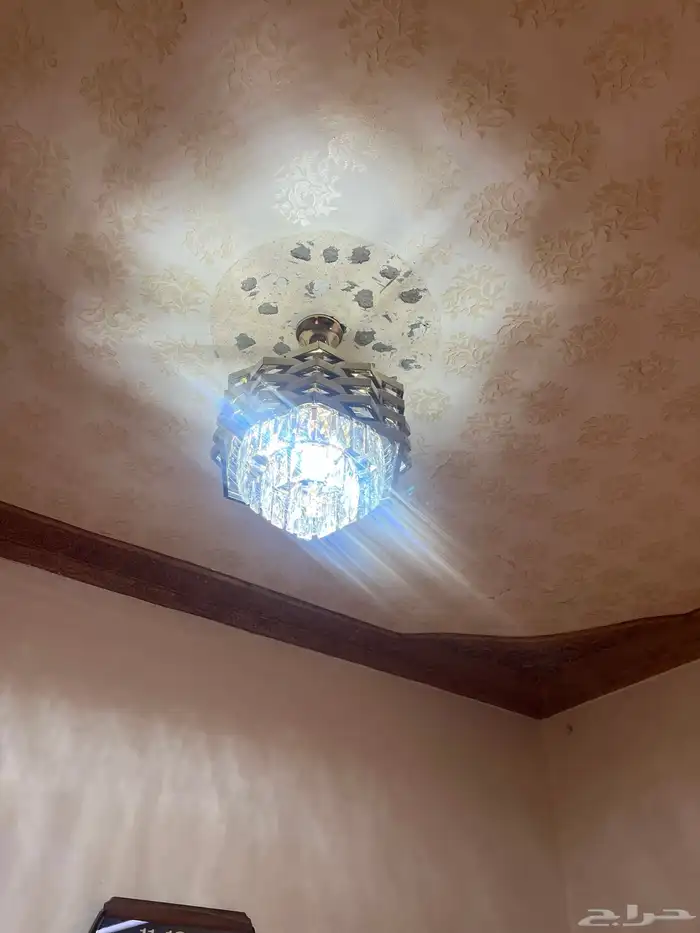 ثريات الحاله شبه جدد لهن اسبوع وقليل تشغيلهن 1