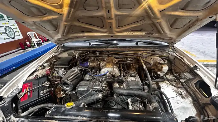 نيسان نافارا ثمانية سلندر V8 4