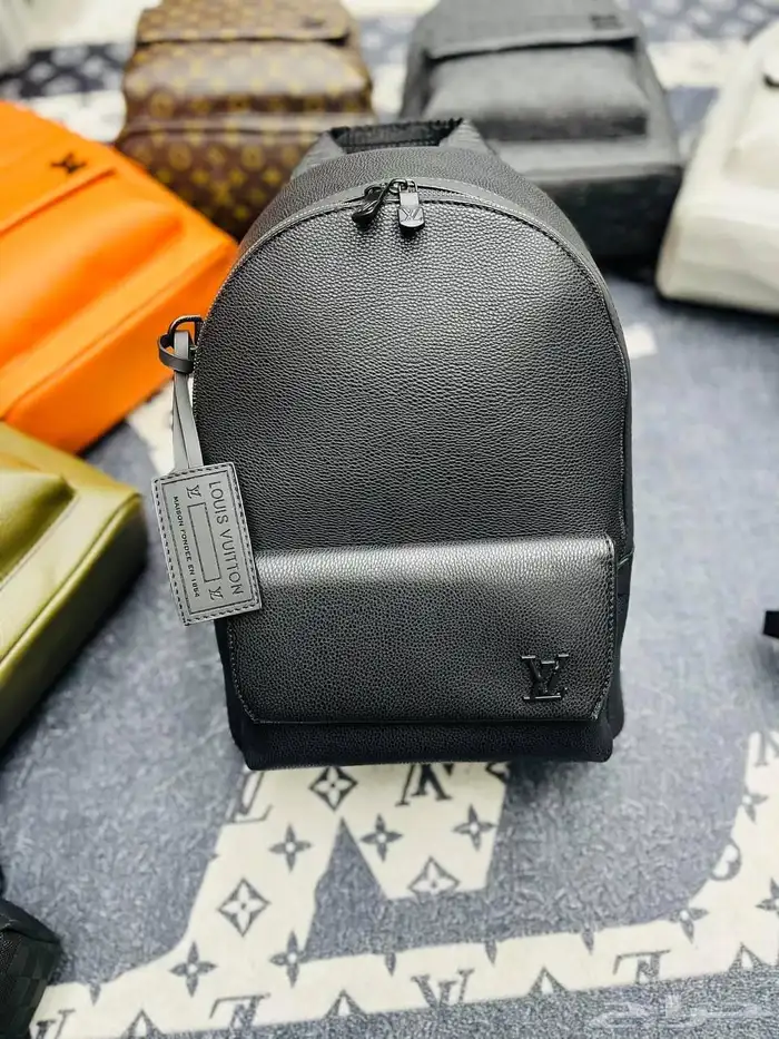 شنط ظهر ماركة مقلدة LV 4