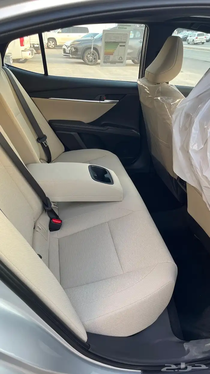 تويوتا كامري بنزين LE فضي 2025 3