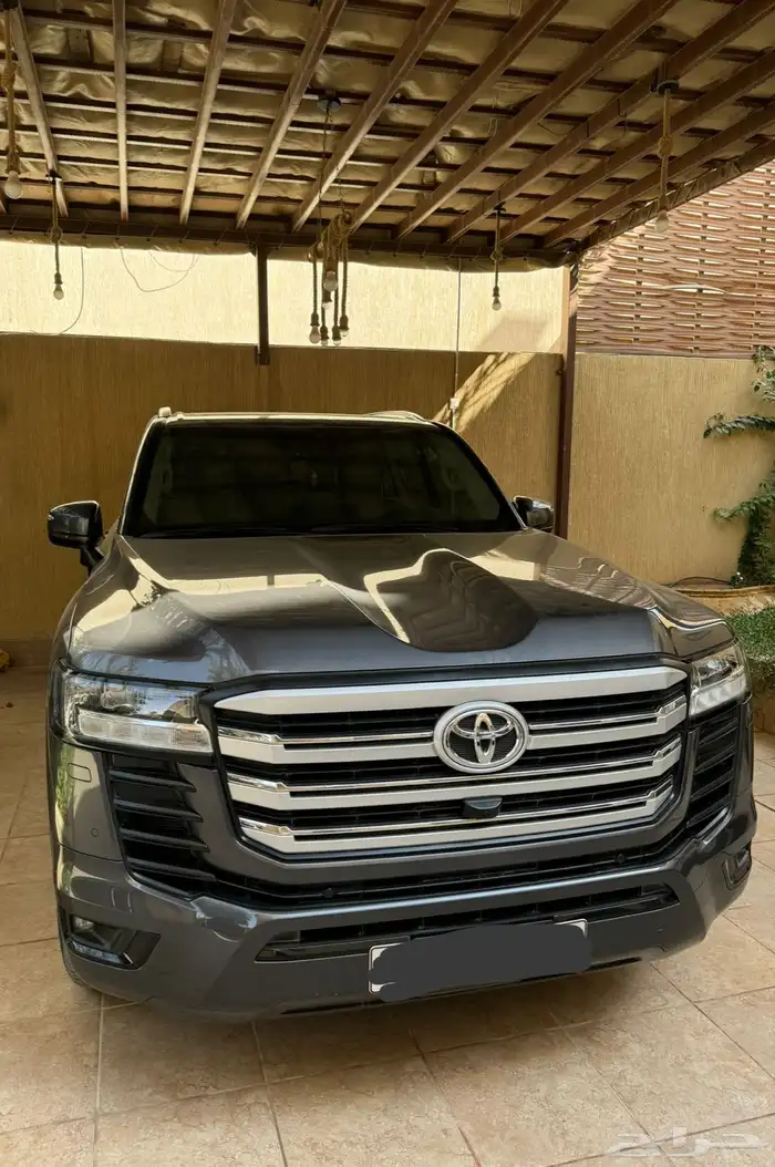 للبيع لاندكروزر مخزن 2022 سعودي GXR4 ديزل 0
