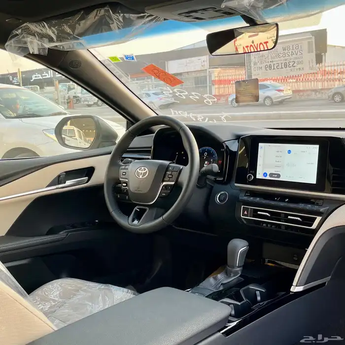 تويوتا كامري بنزين LE فضي 2025 6