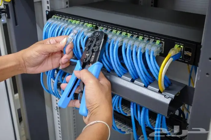 تمديد وتركيب وصيانة شبكات الانترنت والكاميرات والتلفونات 3