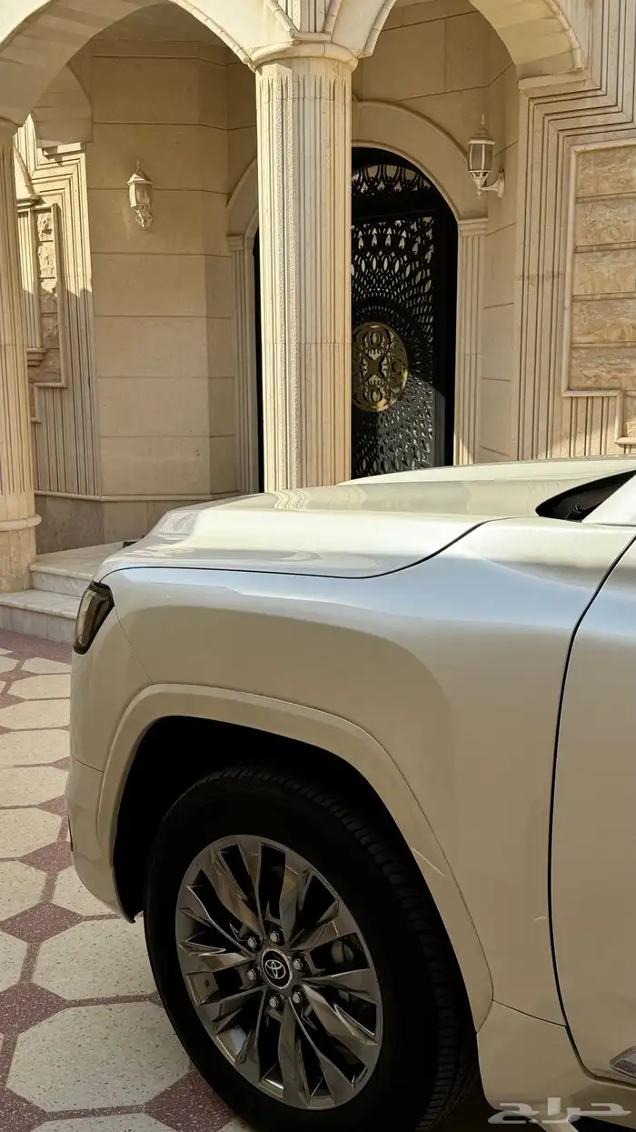 تم البيع   تم الاندكروزر 2022 GXR L5 فل كامل بحالة الاصفار 12