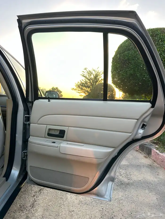 ( مباع ) فورد فكتوريا 2011 وكالة وارد الجزيرة 49