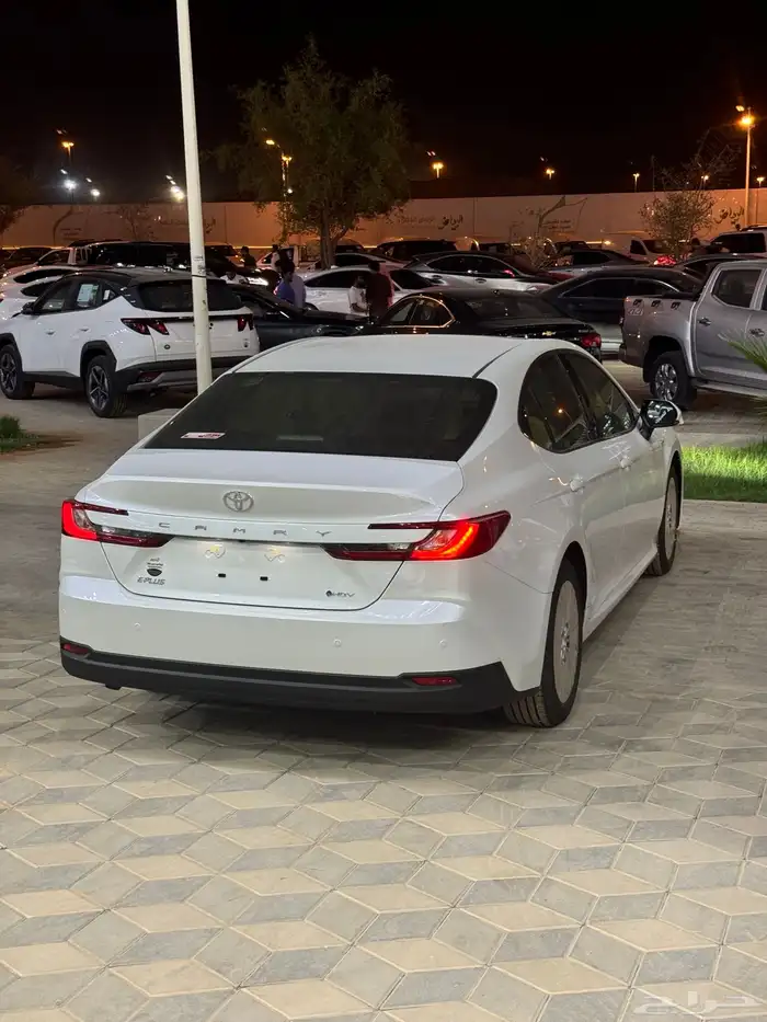 2025 كامري هايبرد E بلس 4
