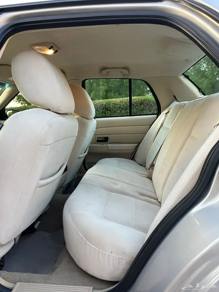 ( مباع ) فورد فكتوريا 2011 وكالة وارد الجزيرة 48