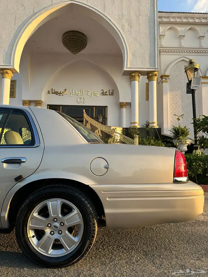 ( مباع ) فورد فكتوريا 2011 وكالة وارد الجزيرة 23