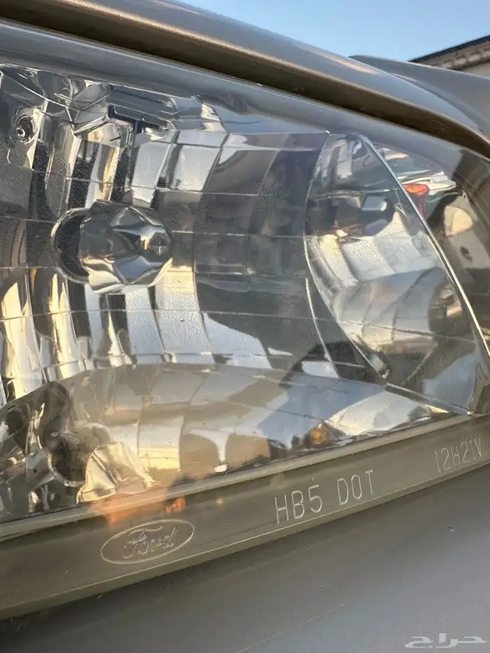 ( مباع ) فورد فكتوريا 2011 وكالة وارد الجزيرة 66