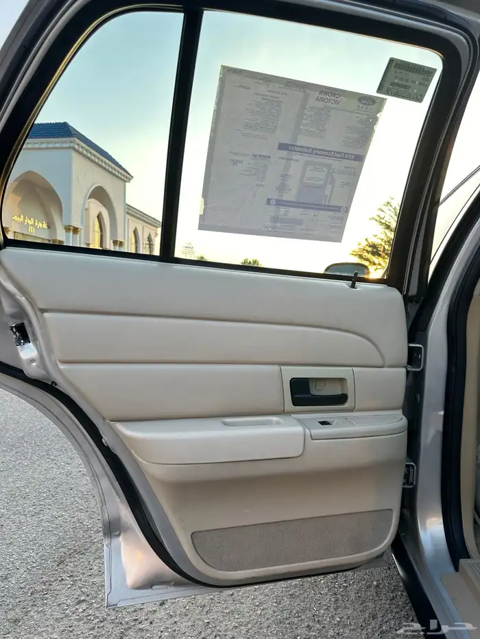 ( مباع ) فورد فكتوريا 2011 وكالة وارد الجزيرة 45