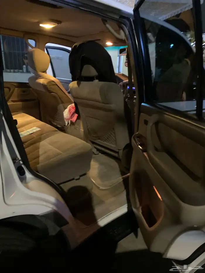 2001 VXR لاندكروزر 7