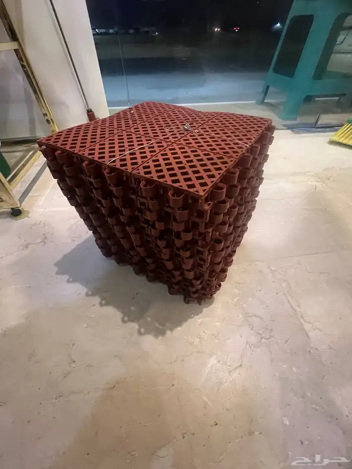 دعاسات مانعةالانزلاقات جوده ومانع الطيور كلهم جداد لم يستخدم 1