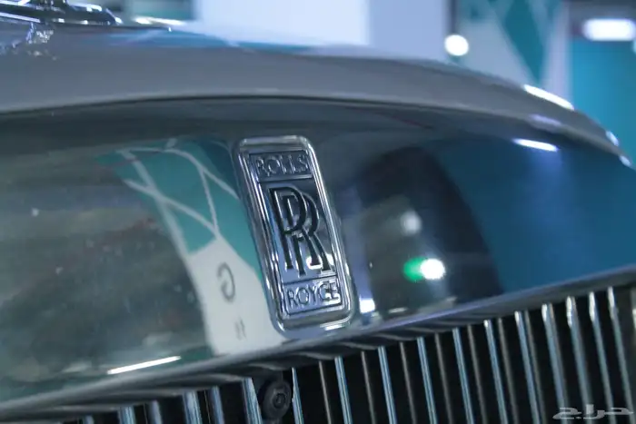 مصور سيارات لعرضها للبيع 6