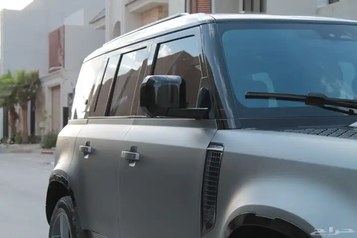 مصور سيارات لعرضها للبيع 1