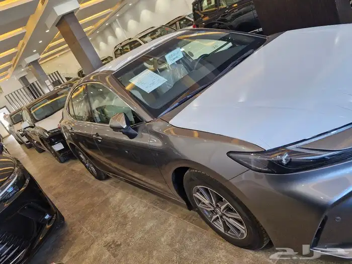 تيوتا كامري E بنزين 8