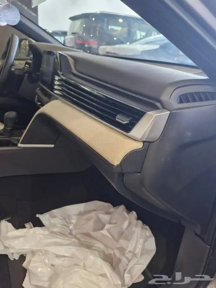 تيوتا كامري E بنزين 19