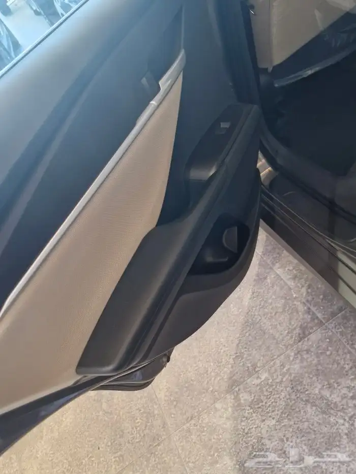 تيوتا كامري E بنزين 27