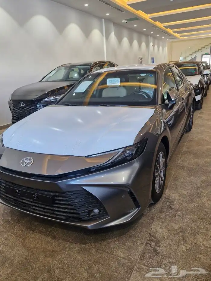 تيوتا كامري E بنزين 4