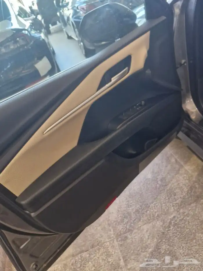 تيوتا كامري E بنزين 13