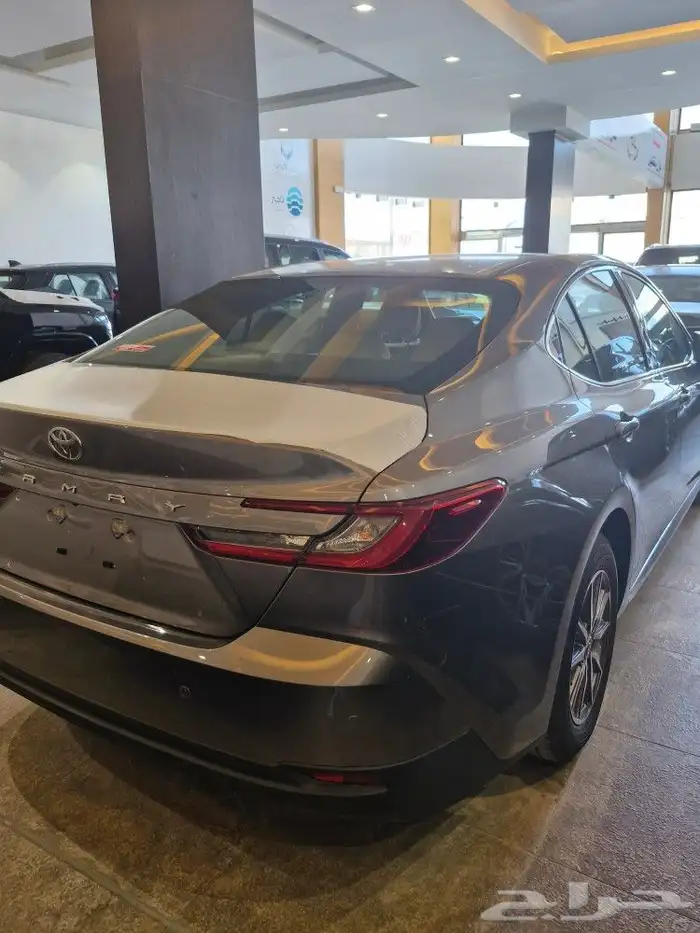 تيوتا كامري E بنزين 9