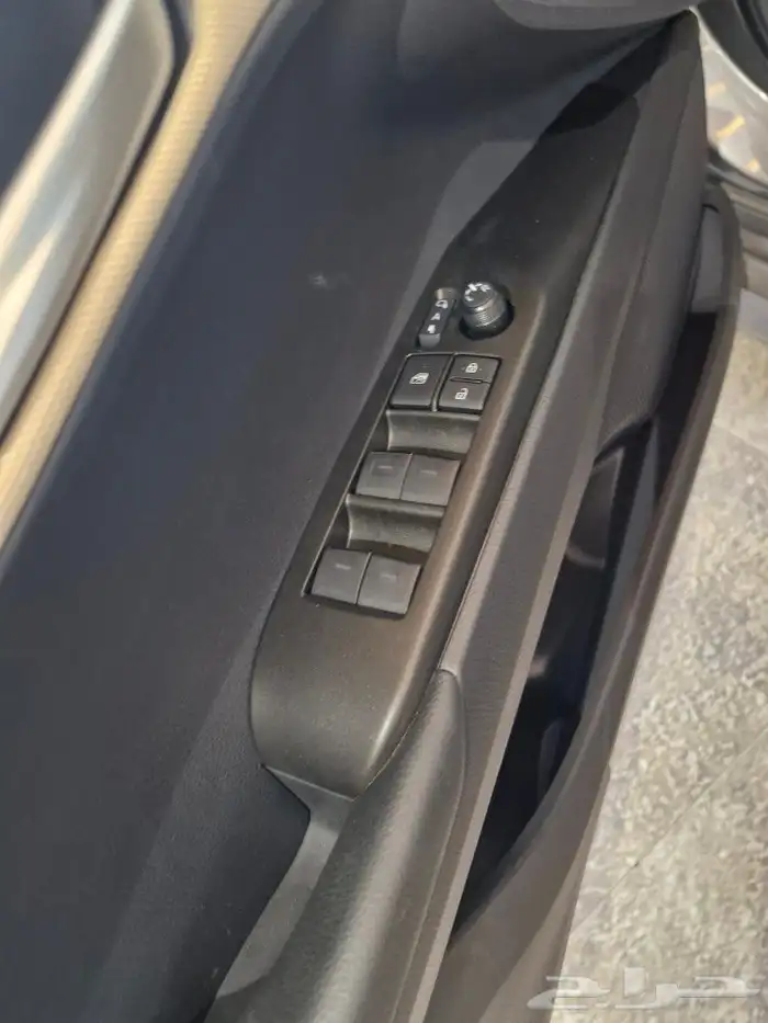 تيوتا كامري E بنزين 12