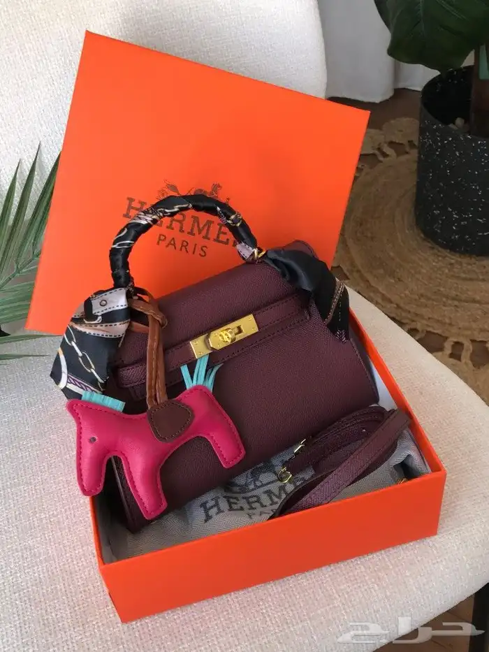 شنط ماركة الأكثر طلبا عروض الجمعة البيضاء  أي شنطة 190 ريال 36