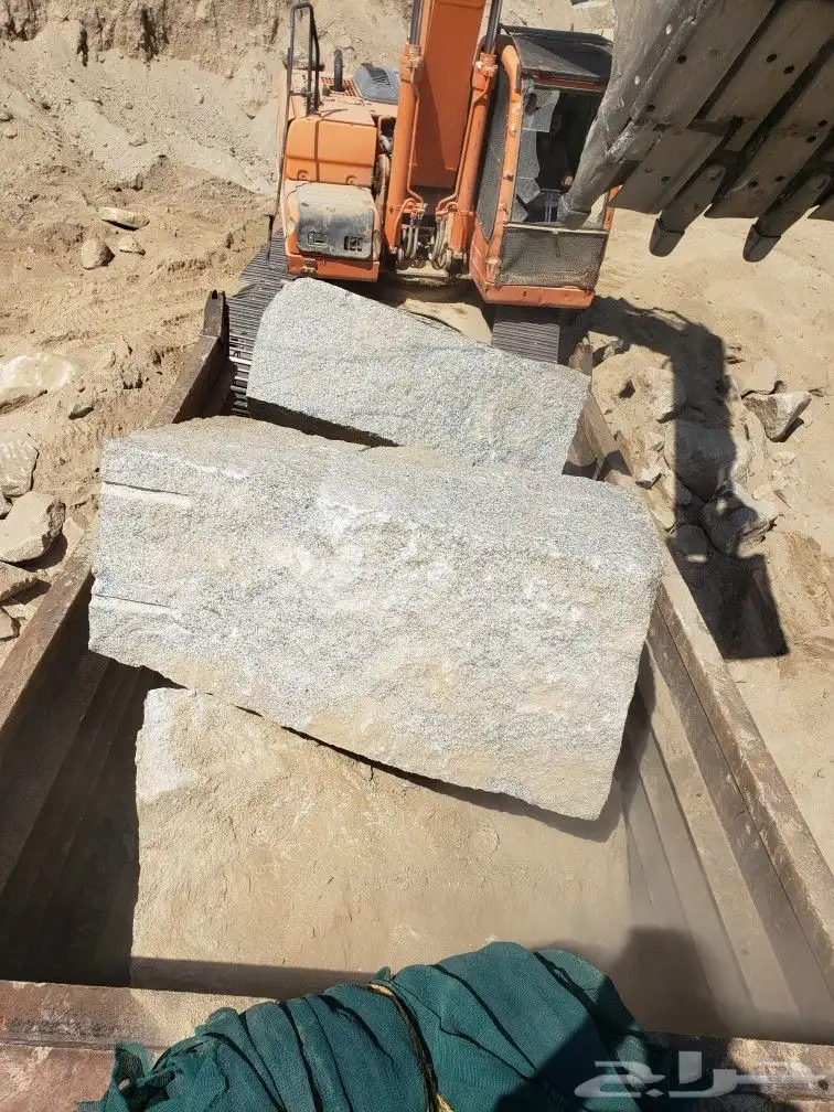 حجر قص ممتازه مره 2