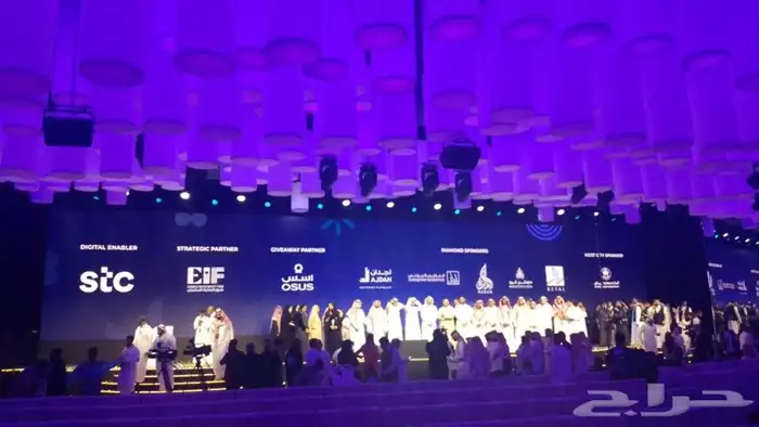 حفلات  ومناسبات  شاشات  اضاءة كنب كراسي  بوثات افتتاح محلات 5