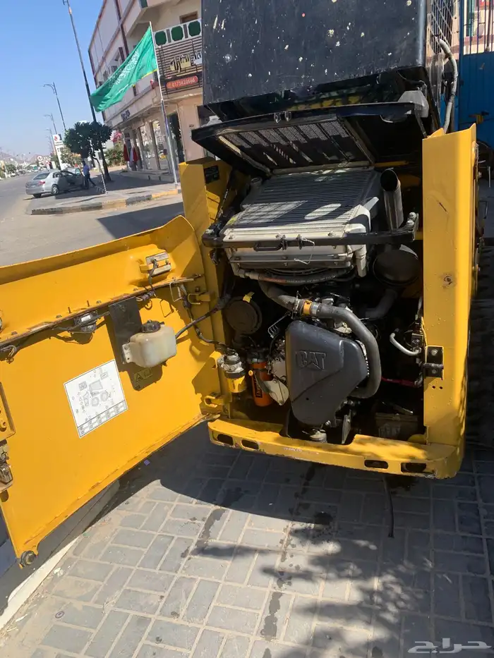 بوبكات وقلاب وعربيه قلص للبيع او للايجار 4