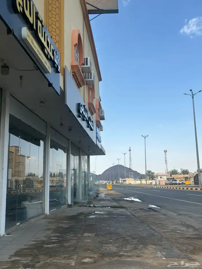البوفية مجهزة لتقبيل او بيع الادوات 24