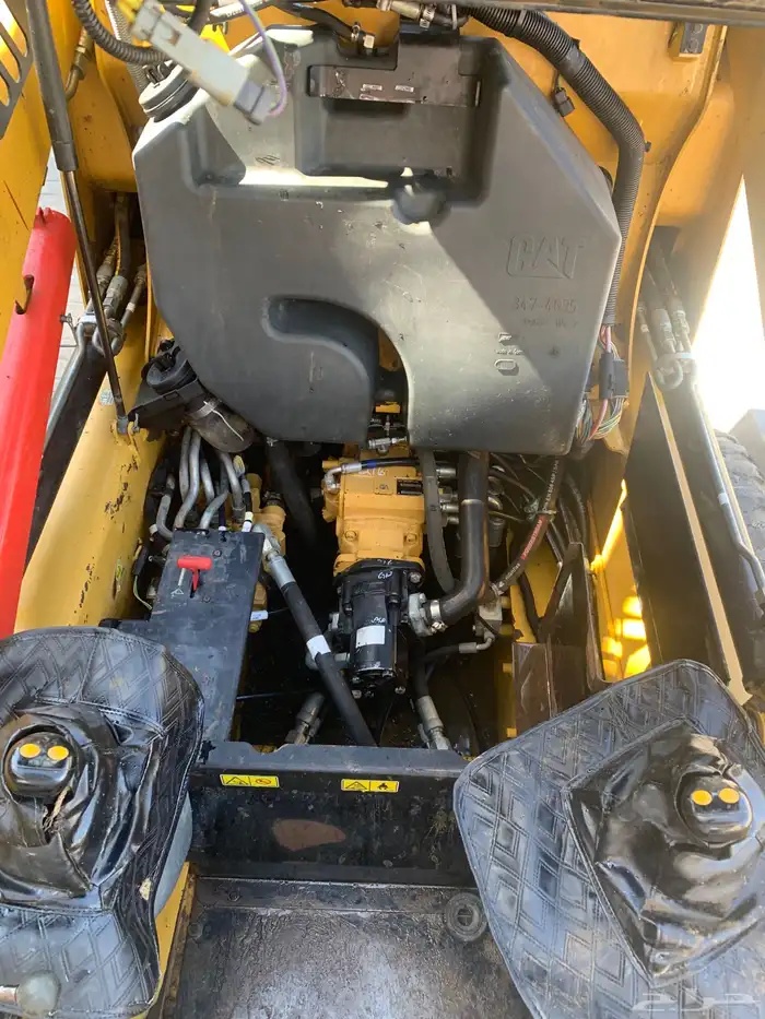 بوبكات وقلاب وعربيه قلص للبيع او للايجار 5