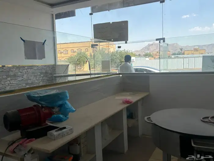 البوفية مجهزة لتقبيل او بيع الادوات 4