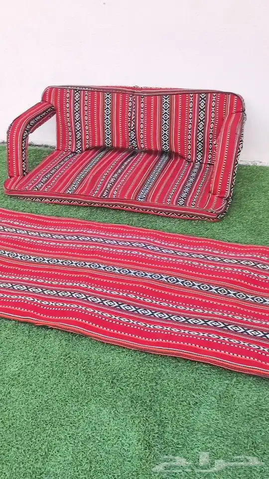 كراسي ارضيه مبطنه ومريحه قابله للطي مع مسند للذراع 0