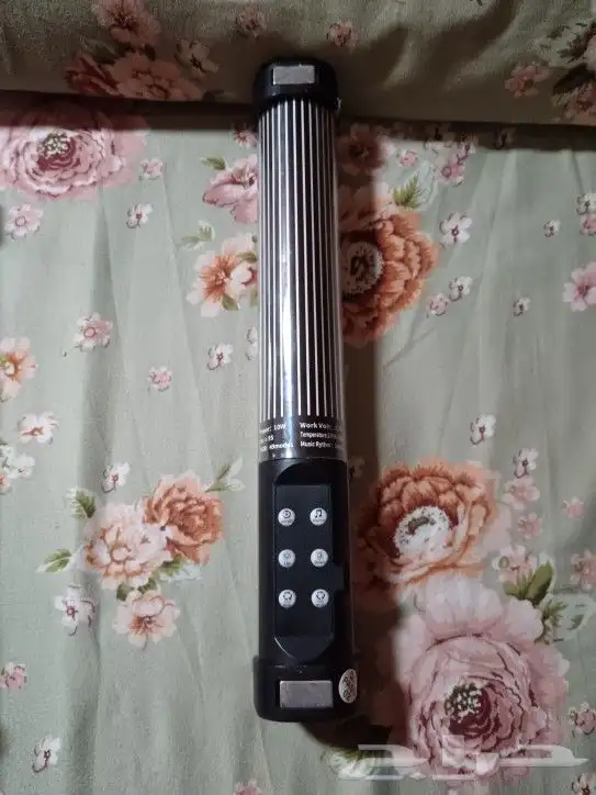 السلام عليكم للبيع إضاءة تصوير RGB يوجد لدي 2 منه صغيره حجم 3